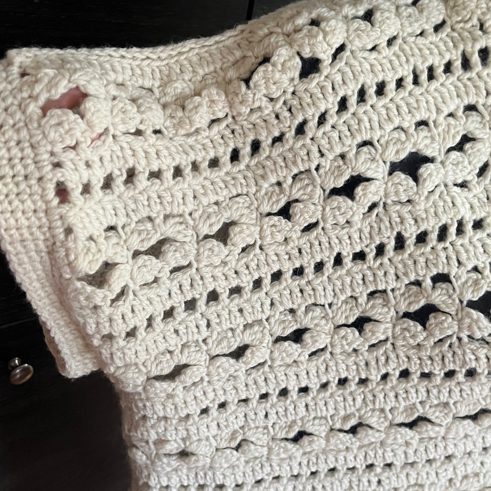 Handmade Oversized Crocheted Wool Cream Vest with Vintage Buttons XL-XXL - Picture 5 of 10
